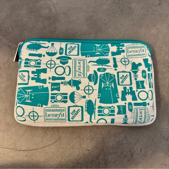 🎀 Benefit Makeup Bag | Pink Zipper Pouch | Travel Cosmetic Organizer - Picture 3 of 6